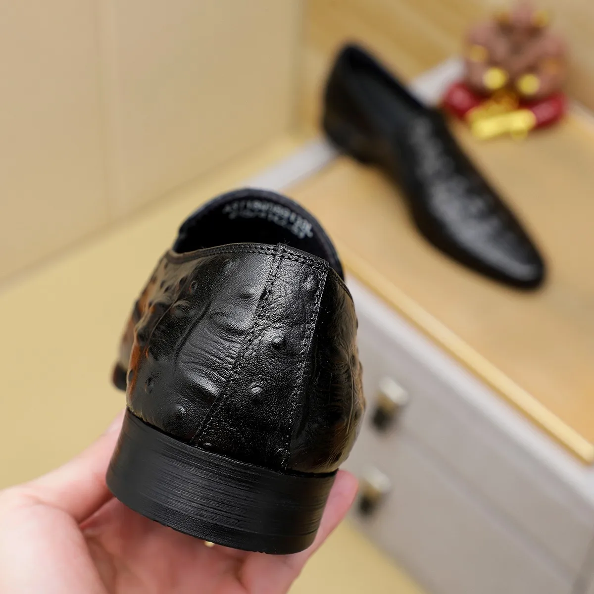 Men's shoes 💰540 💰 Louis Vuitton LV ® Autumn and Winter 🆕 models 🔛Full shoe counter First layer cowhide, 🐂leather lining casual shoes for men, super soft outsole, essential for driving. Counter synchronized original first layer cowhide completely 1:1 mold customization 🌹Top version, 2 colors optional! Number: 38-45 (37.46. Customized)